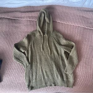 Olive green, knit sweater! Pair this with a Carhartt beanie 💨